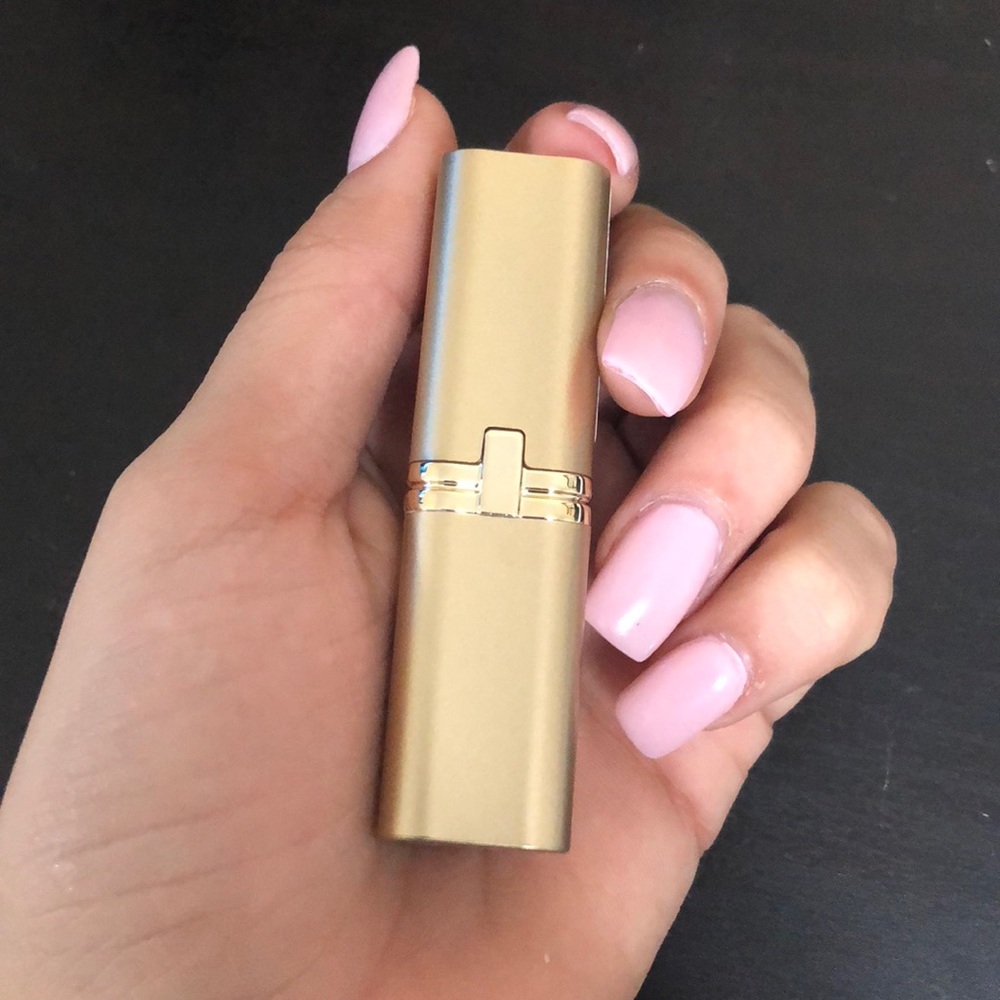 L’Oreal  Colour Riche lipstick in Brazil Nut 850